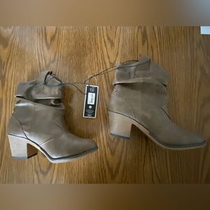 NWT Charles Albert Boots